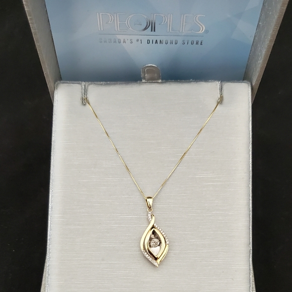 Beautiful Two-Tone Gold Pendant - Picture 5 of 6